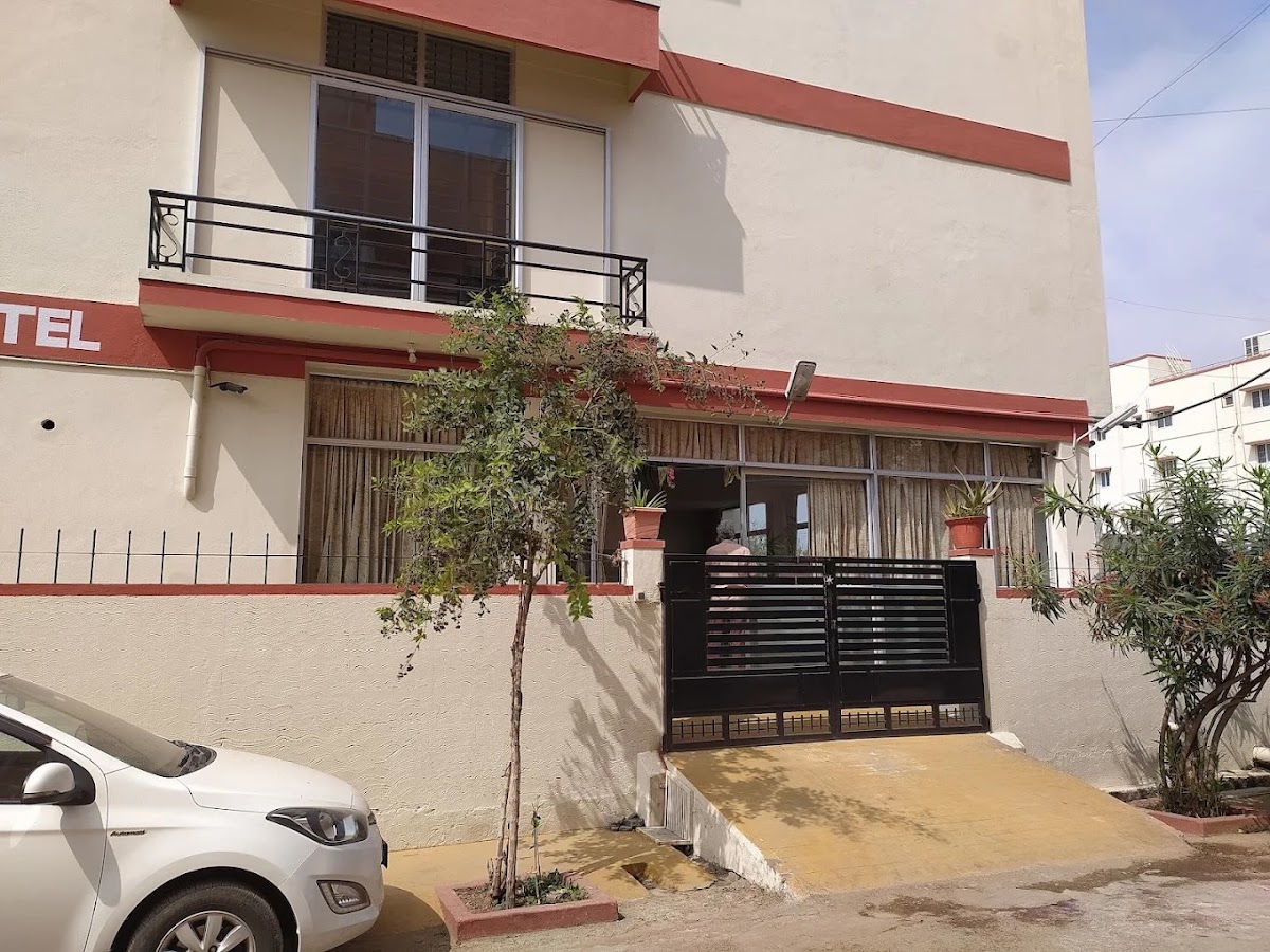 Radha Ladies Hostel / Ladies / Women / PG Hostel in Saravanampatti preview 2