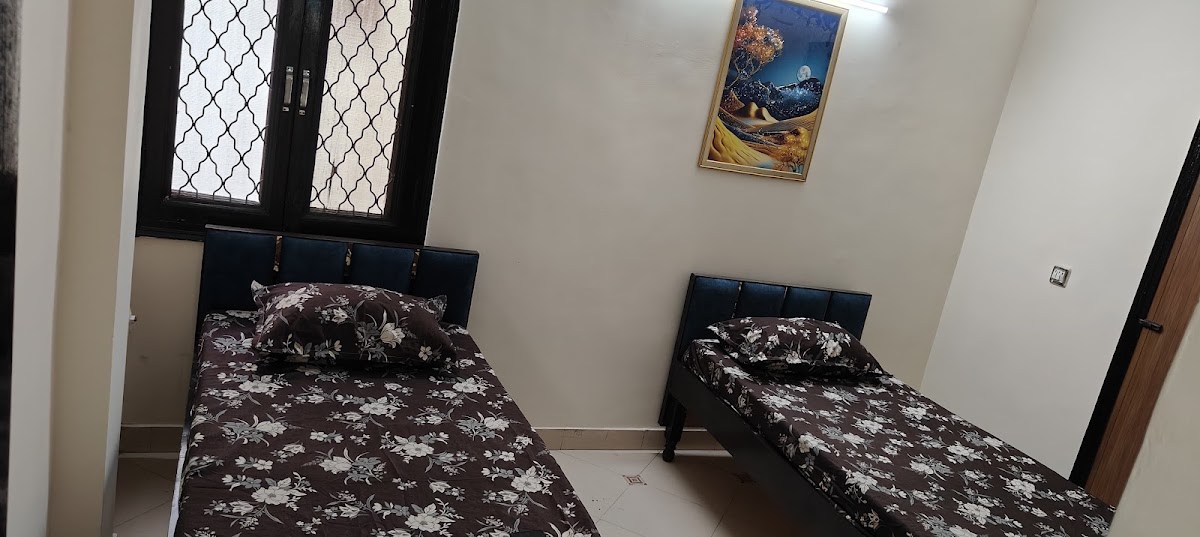 Care Nest Girls PG Rajouri Garden preview 1