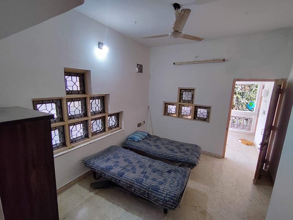 Divya's girls pg & tiffin service in gandhinagar – Girls PG in Gandhinagar preview photo 2
