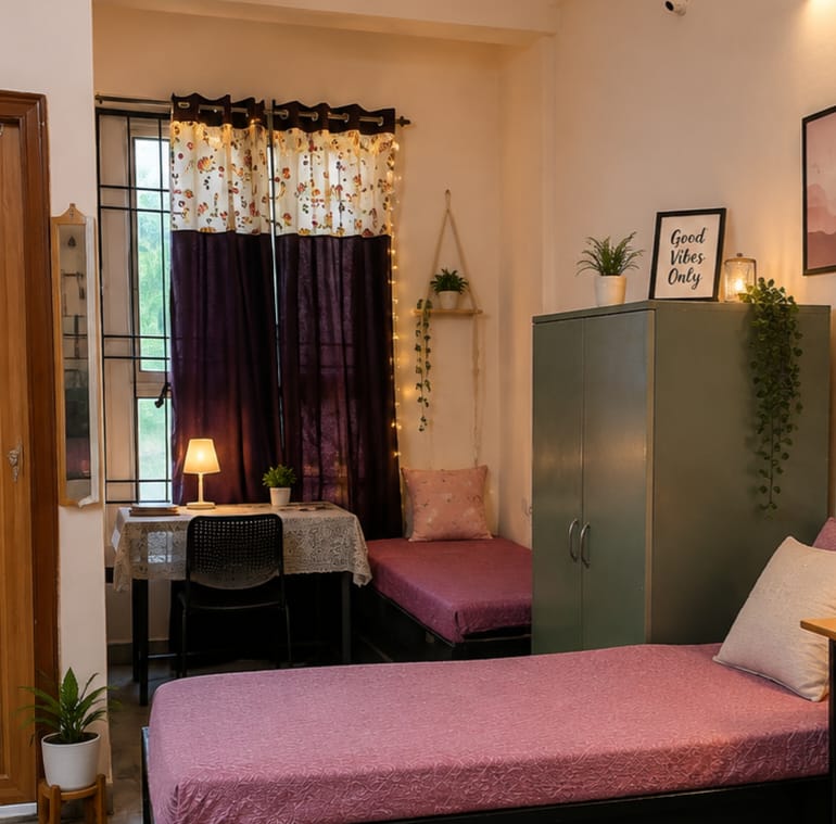 Mitaangi Girls Hostel and PG, City Centre Gwalior – Girls PG in Gwalior preview photo 1