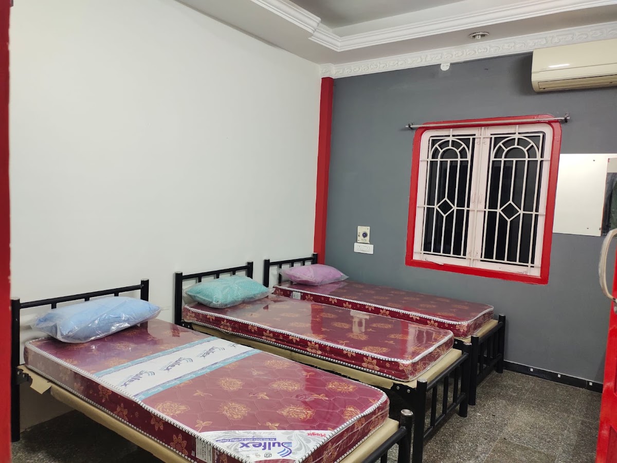 Pranaavee Ladies Hostel preview 1