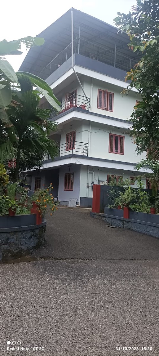 Moozhayil Ladies Hostel – Girls PG in kottayam preview photo 2