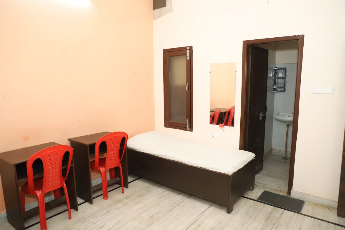 Om Kasturi Girls Hostel – Girls PG in Kanpur preview photo 1