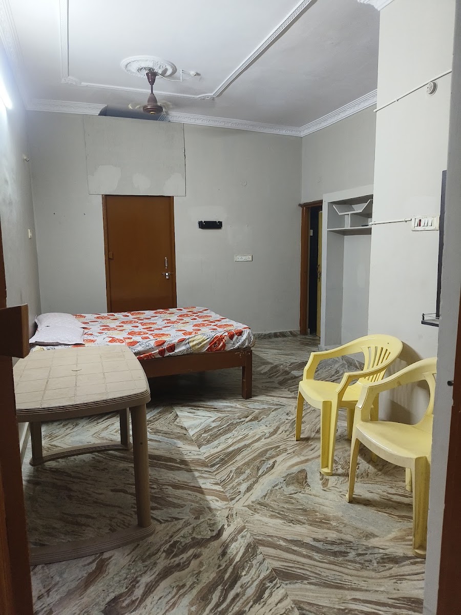 Padmaja Ladies Hostel And Guest Rooms preview 1