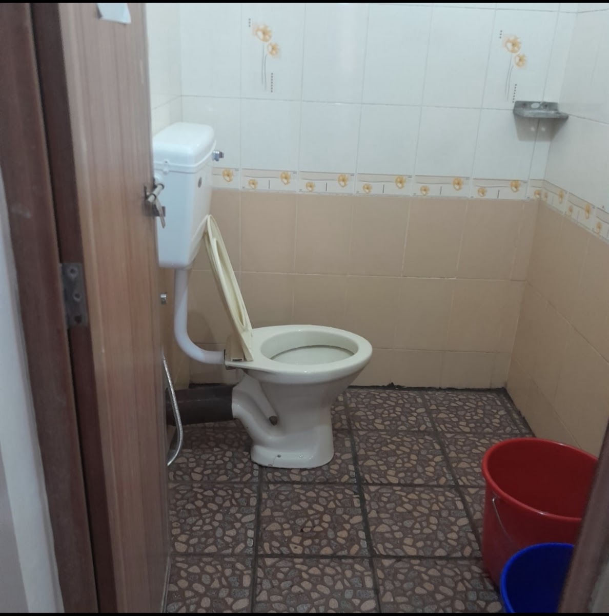 RJ Ladies Hostel – Girls PG in Kochi preview photo 2