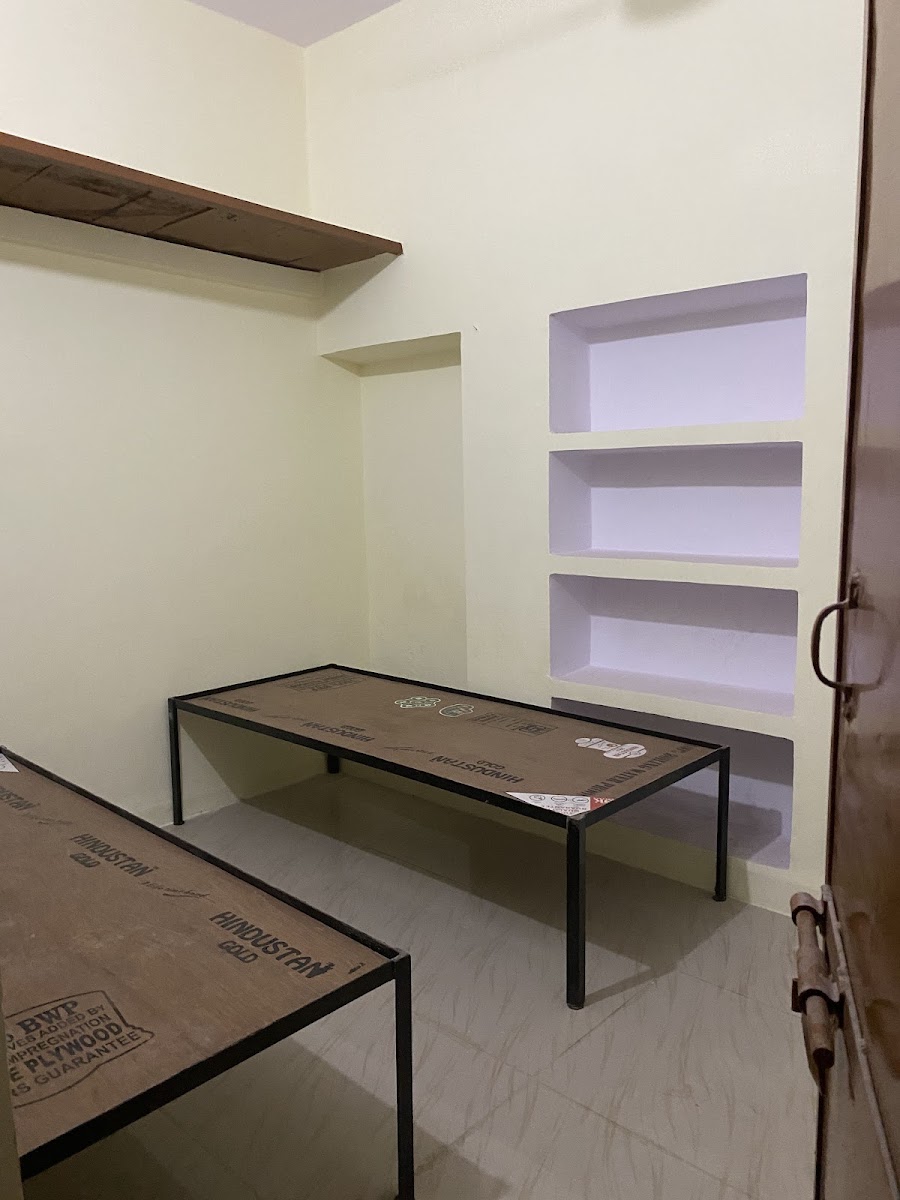 Madhur Smriti Girls Hostel – Girls PG in Prayagraj preview photo 2
