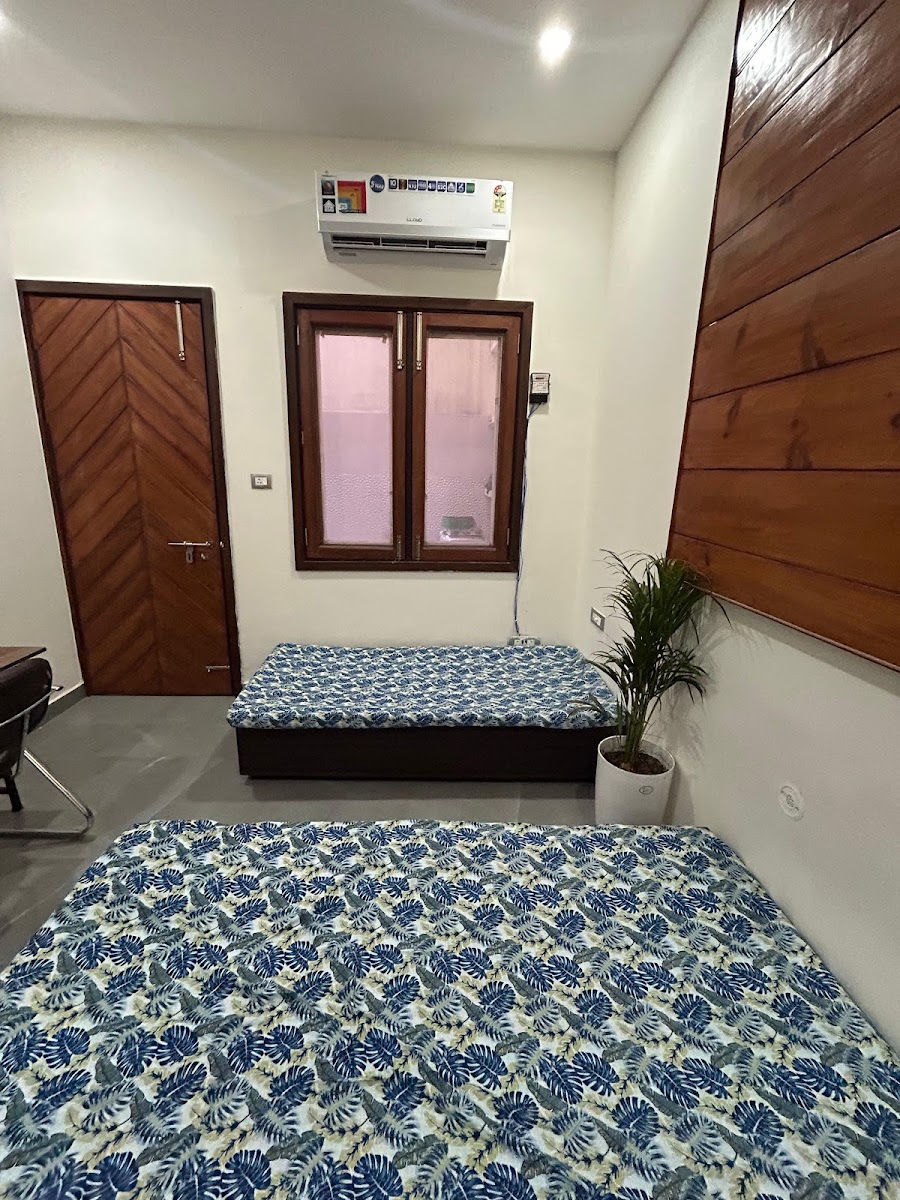 Fluora luxury hostel – Boys PG in Lucknow preview photo 1