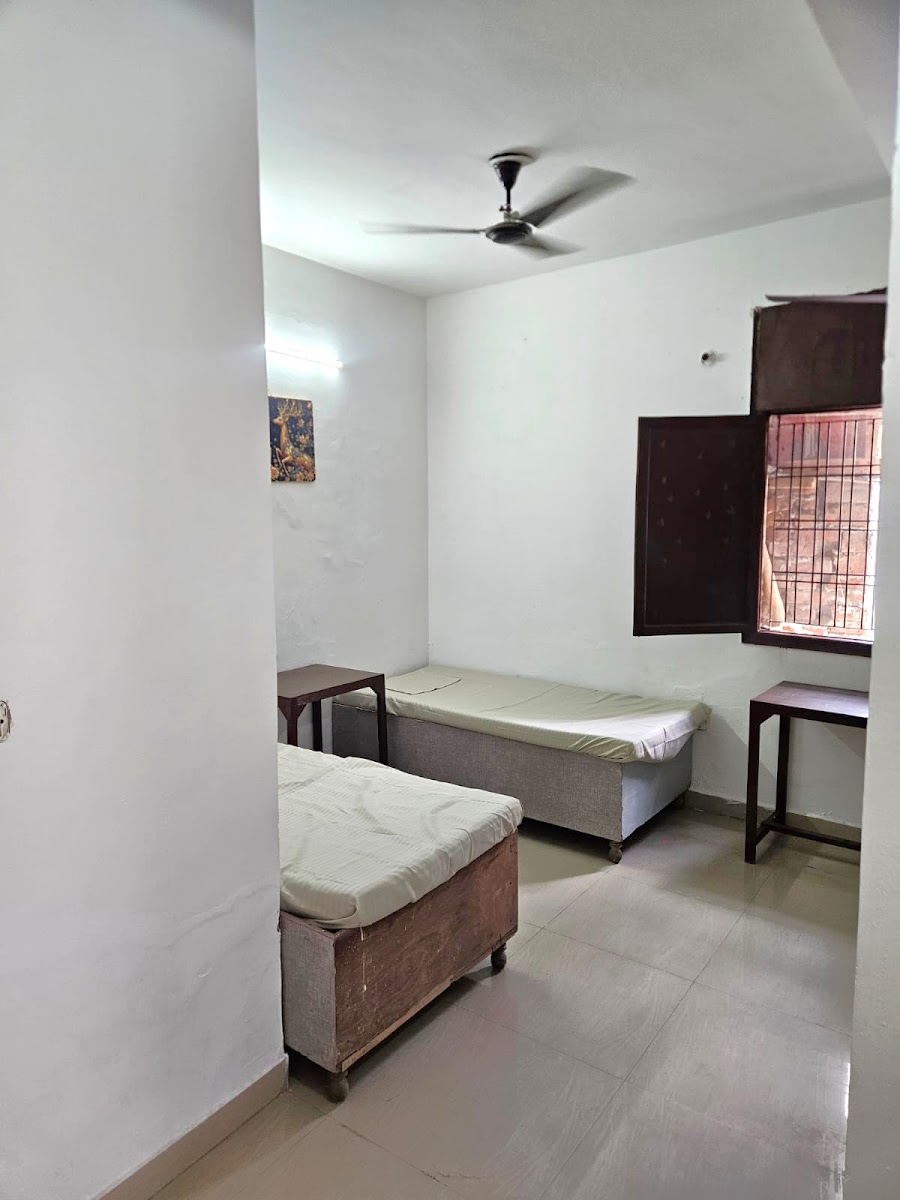 Bed & Bond Girls PG Noida – Girls PG in Noida preview photo 2