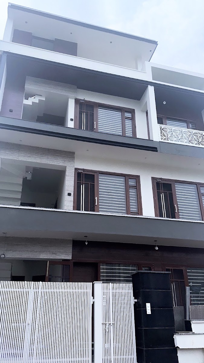 Om Villa - Girls PG Amity University Sec 82