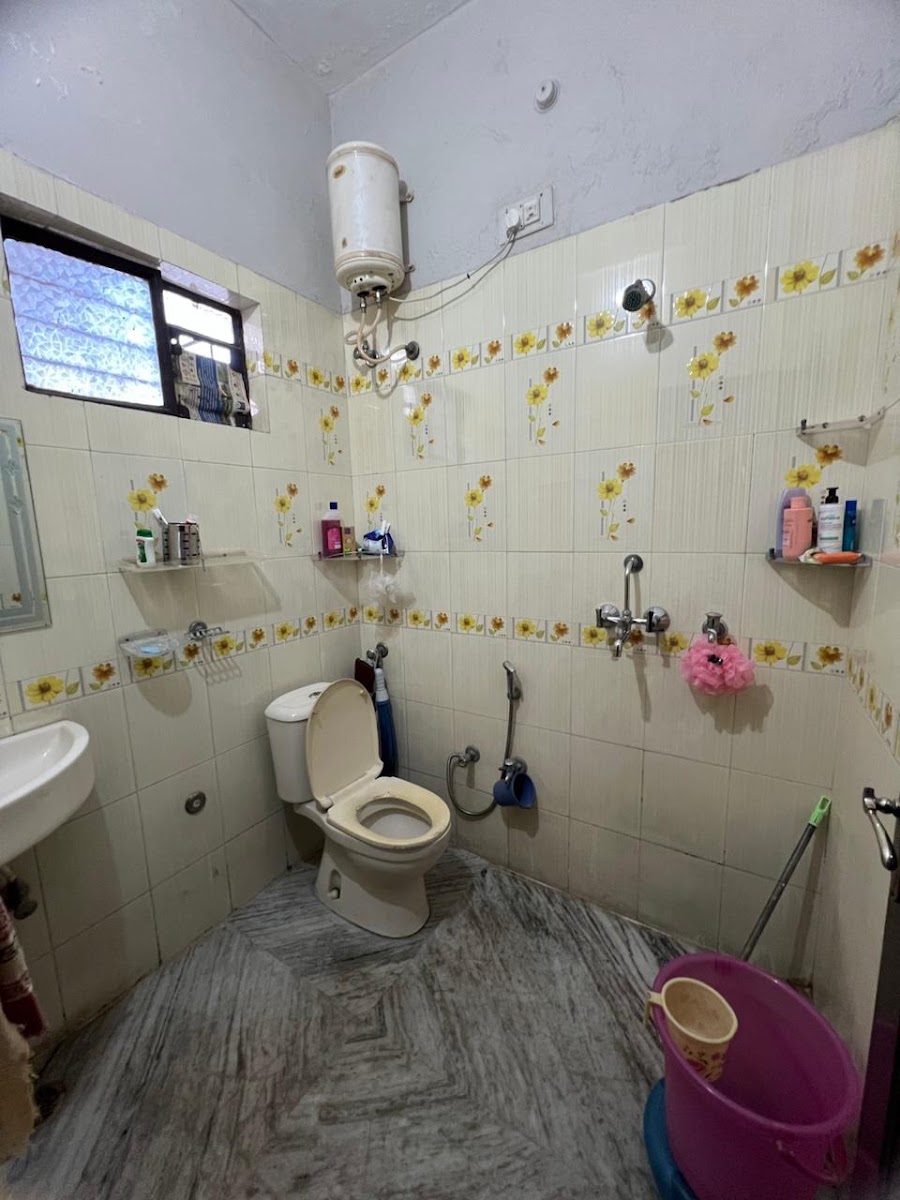 Tara Tak girls PG/ Non - food PG in Nirman Nagar- Cook & Stay PG preview 2