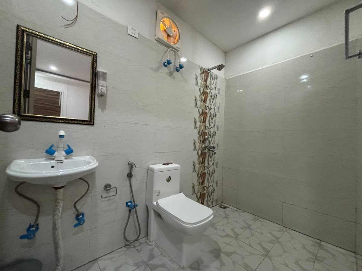 Rudra PG in Noida Sector 135- PG for Girls & Boys preview 2