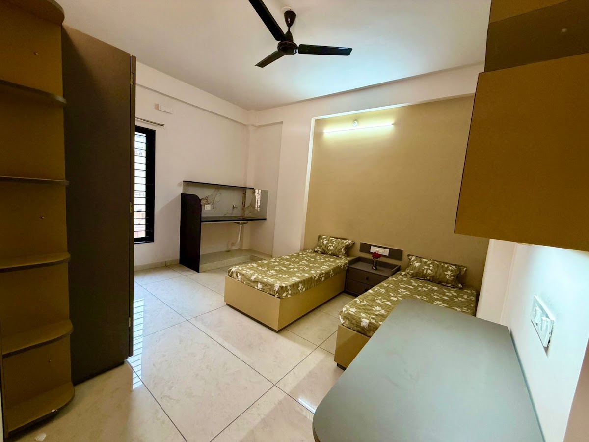 Shri Radhe Girls Hostel & PG preview 1