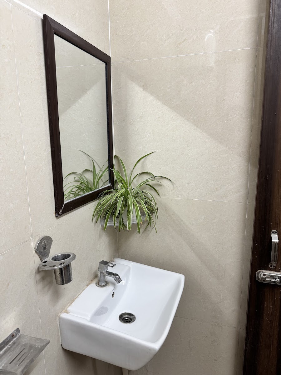 GALAXY GRAND PG - Girls pg Near Graphic era university – Girls PG in Dehradun preview photo 2