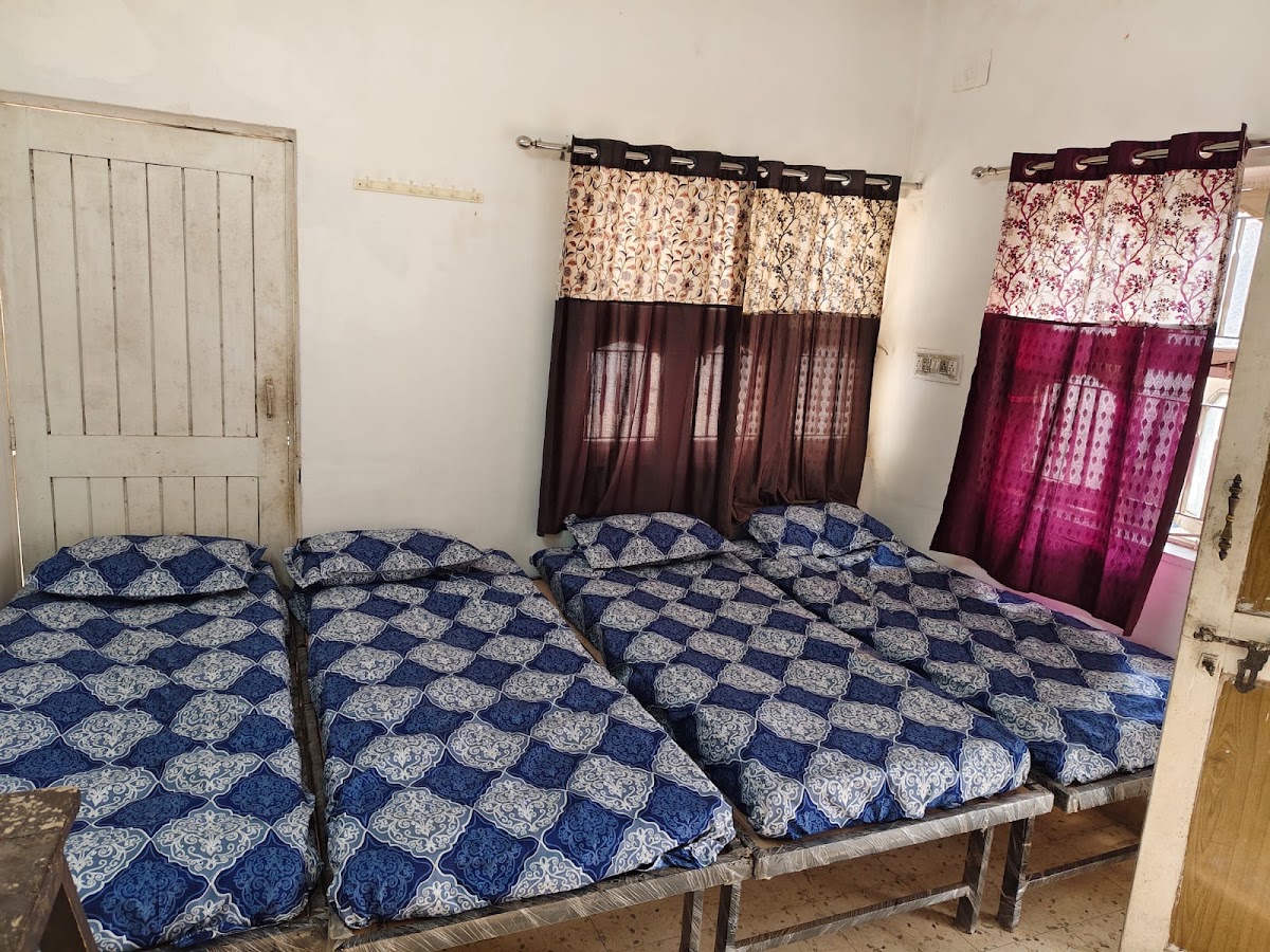 Astha girls PG & hostel – Girls PG in Gandhinagar photo 1