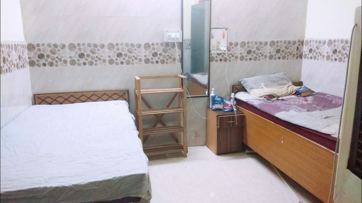 NOIDA affordable Girls PG Near Metro sec 16 18 single and double sharing preview 1