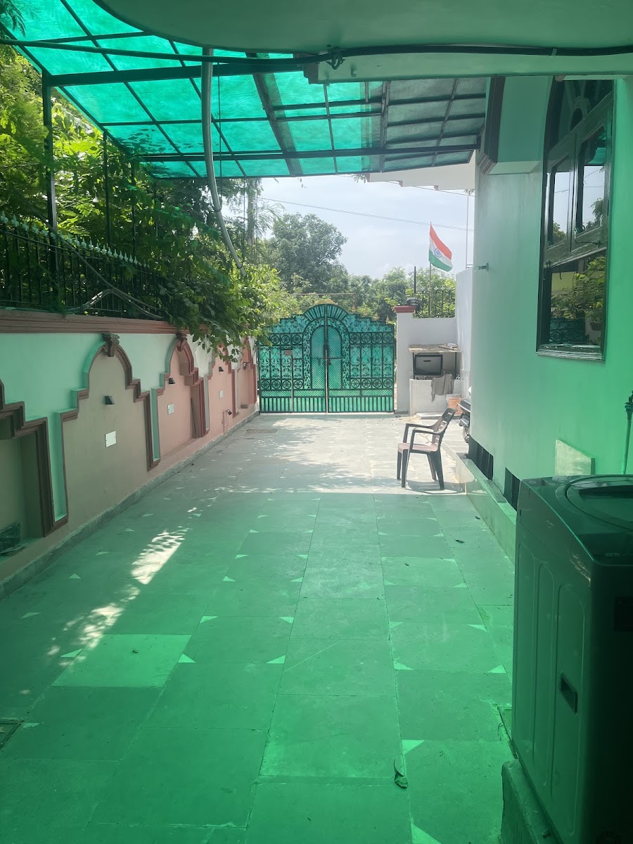 Pg in Udyog Vihar Gurgaon preview 2