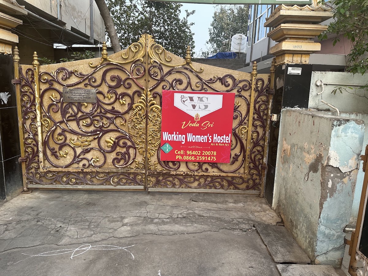 VEDA SRI WORKING WOMEN'S HOSTEL – Girls PG in Vijayawada preview photo 1