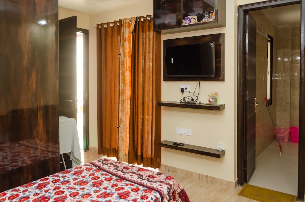 Your space Girls Hostel - Amity Sector 125, Noida preview 1