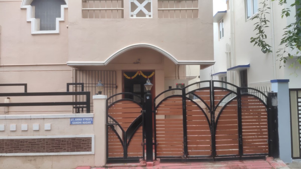 Royal Comfort Mens ELITE PG Accommodation