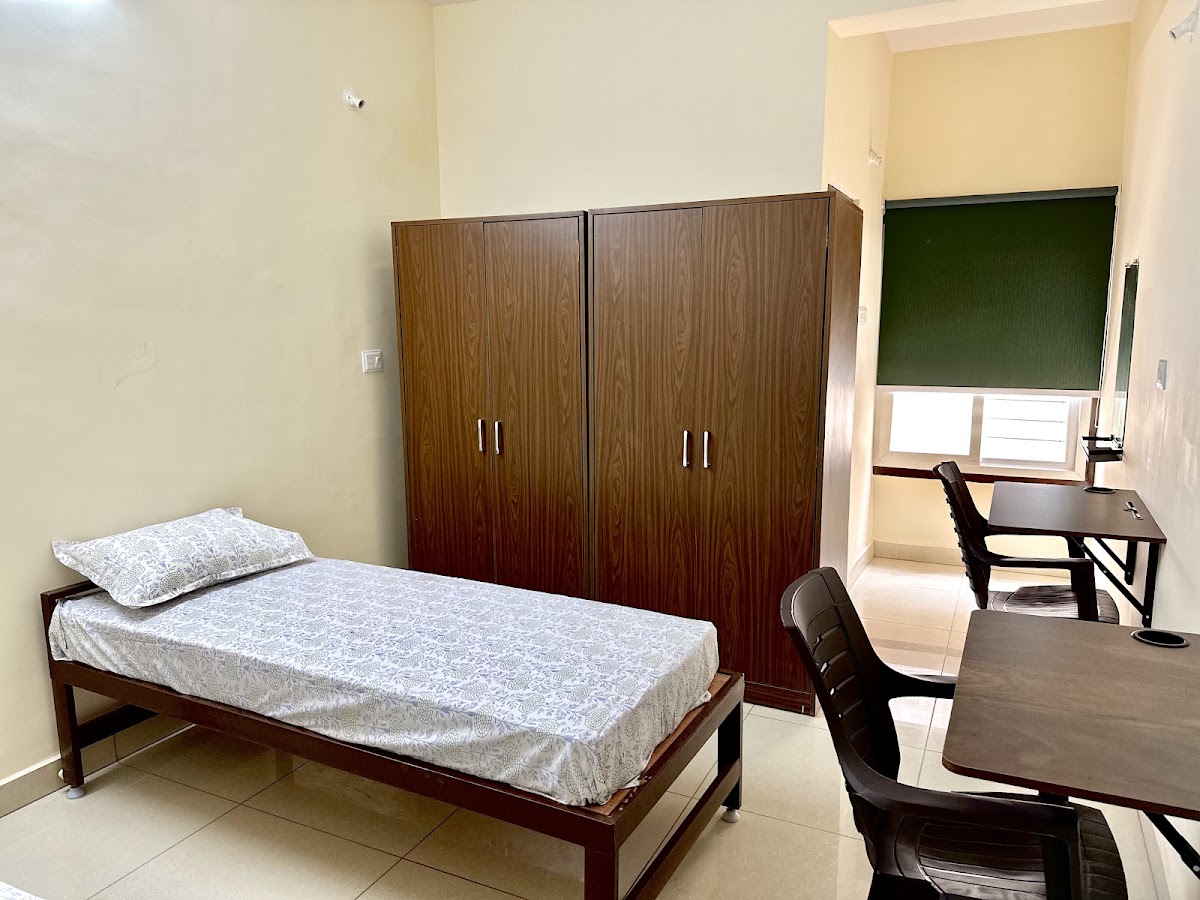 Clink Girls & Working Women Hostel-Girls Hostel in Bhopal – Girls PG in Bhopal preview photo 1