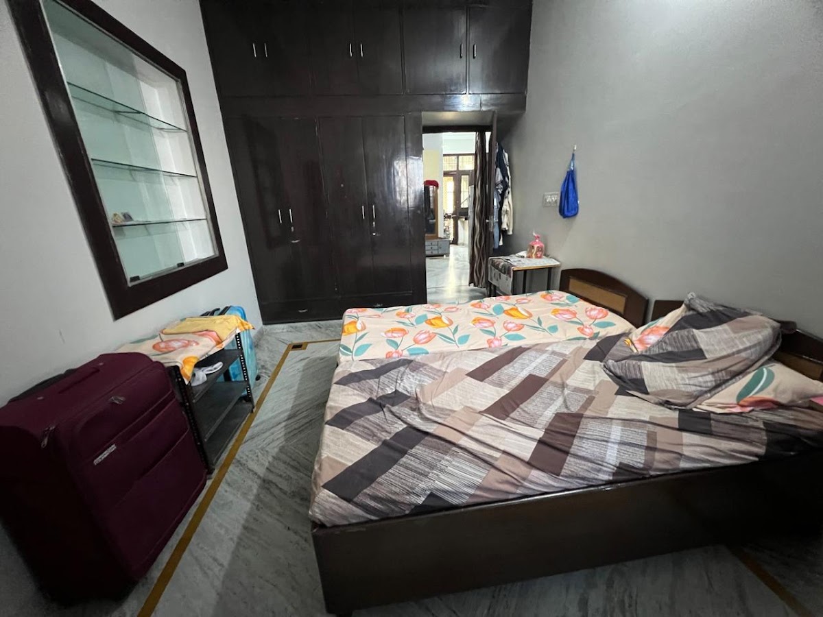 Tara Tak girls PG/ Non - food PG in Nirman Nagar- Cook & Stay PG preview 1