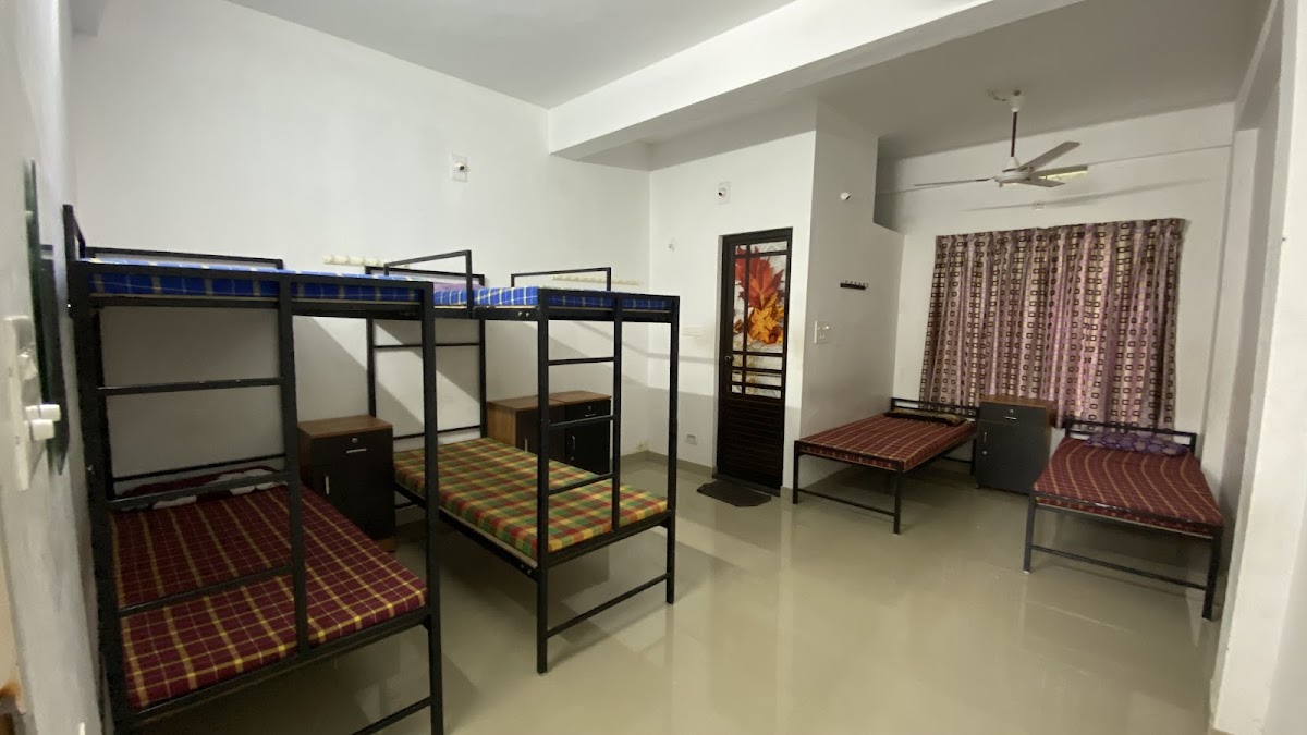 WHITE HOUSE LADIES HOSTEL – Girls PG in Kochi preview photo 1