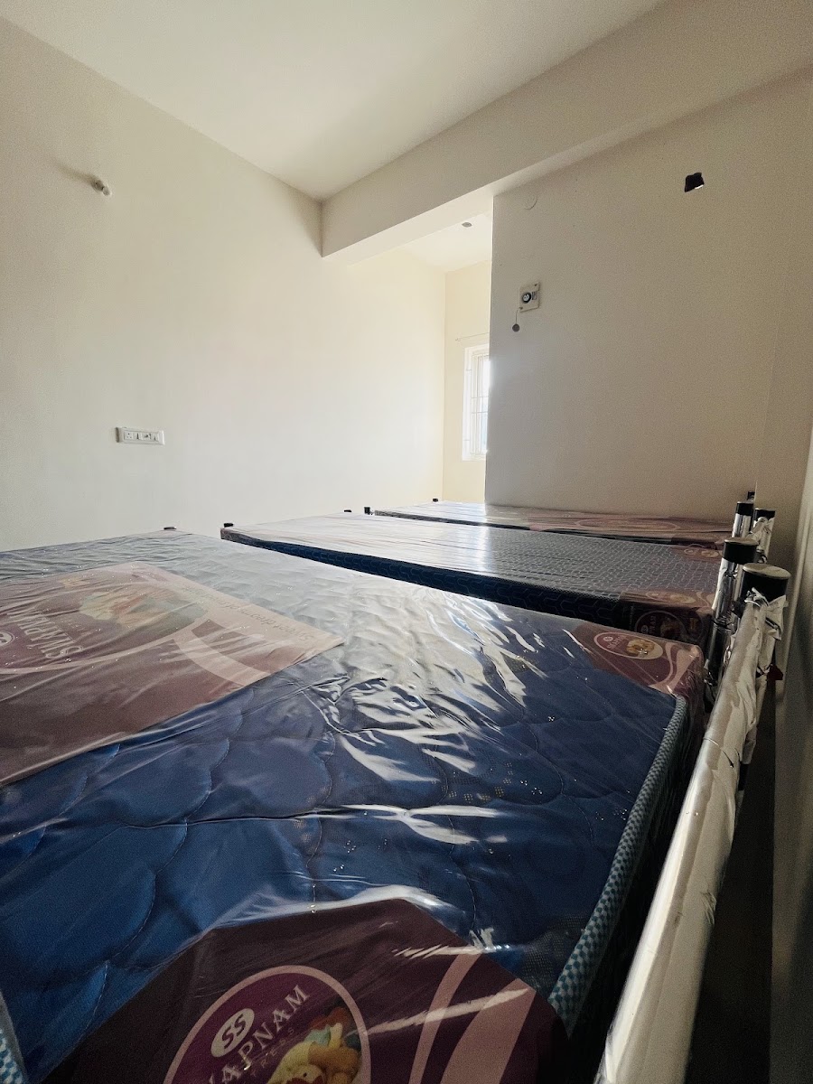 Vel Men's Hostel preview 2