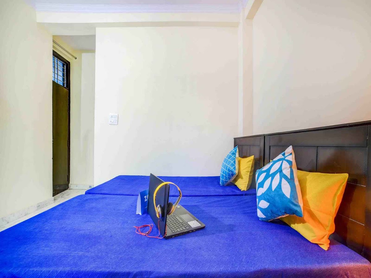Zolo Primus PG in Sector 41 Noida preview 1