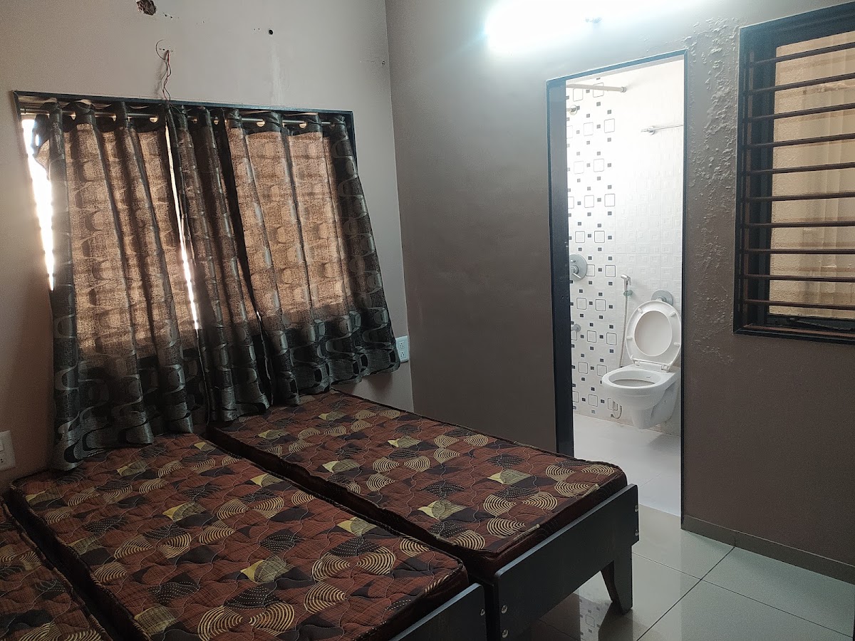 Balaji Girls Hostel – Girls PG in Rajkot preview photo 1
