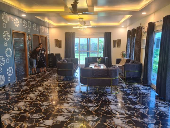 NOIDA affordable Girls PG Near Metro sec 16 18 single and double sharing preview 2