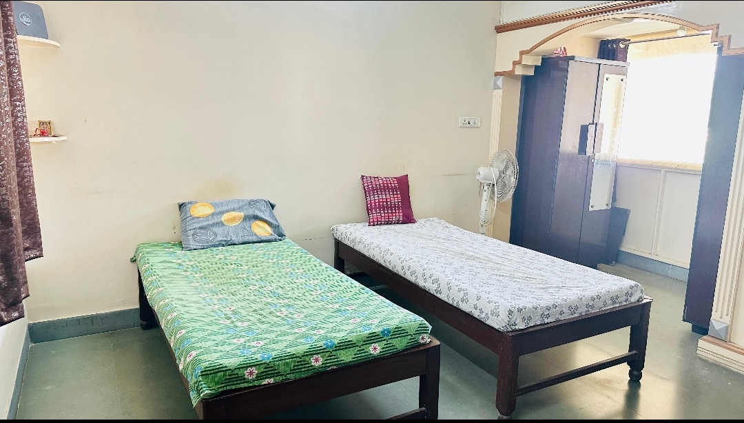 Happy girls PG in Vadodara – Girls PG in Vadodara photo 1